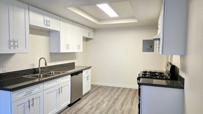 Building Photo - Orangethorpe