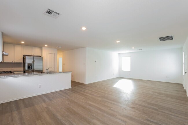 Foto del edificio - 13811 Weir Pl