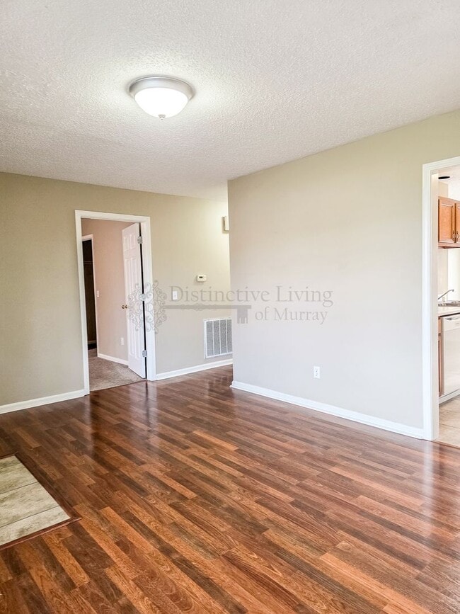 Building Photo - 1607 Bourland Ln
