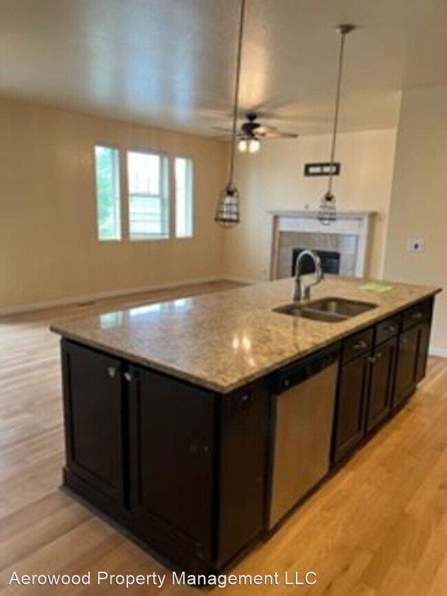 Building Photo - 3 br, 2 bath House - 15952 E Village Circle
