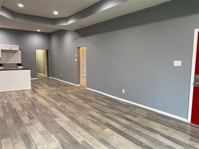 Building Photo - 2711 Metropolitan Ave