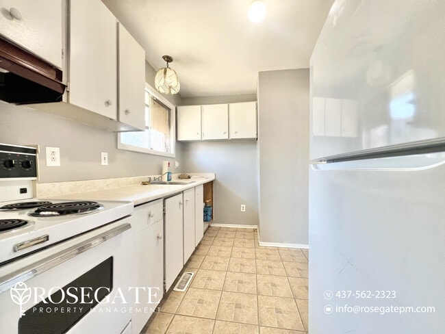 Building Photo - Bright 2-Bedroom Multiplex Unit with Parki...