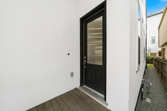 Foto del edificio - 5732 Petty St