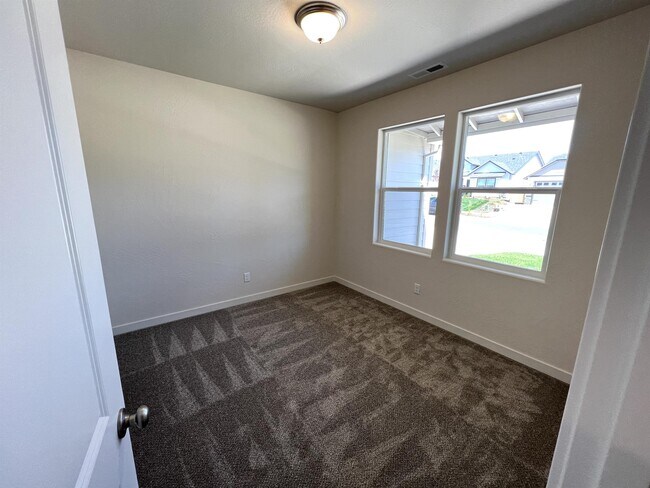 Building Photo - 1658 Dragon Tail Pl