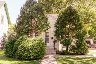 Building Photo - 512 N 6th St