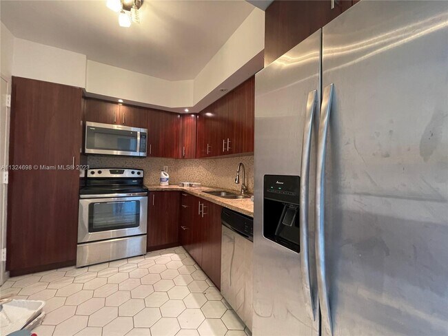 Foto del edificio - 500 Bayview Dr