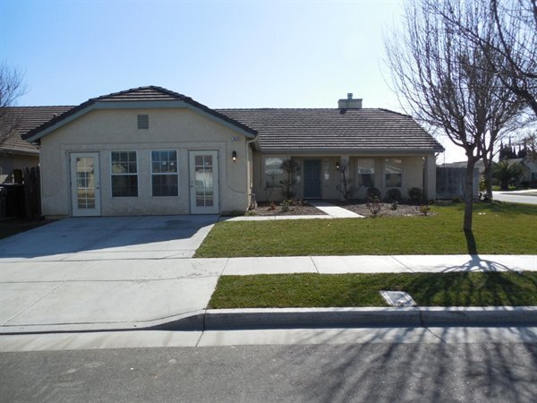Foto principal - COMING SOON – Beautiful Corner Lot Home
