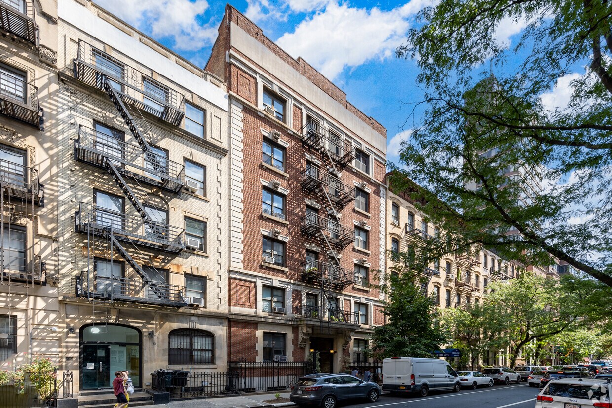 Foto principal - 139 E 30th St