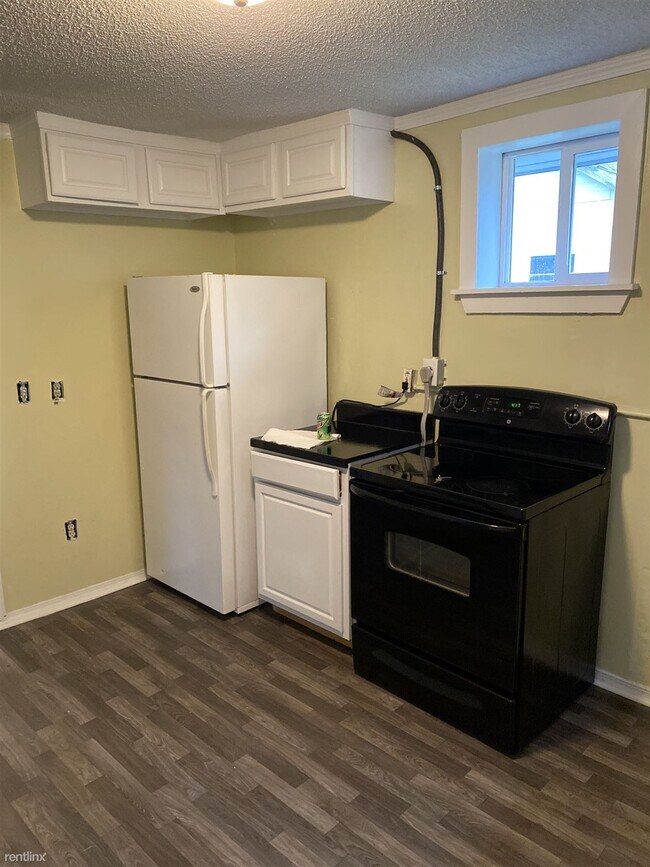 Building Photo - 2 br, 1 bath House - 1005 Country Club Road