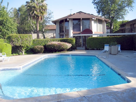 Piscina - Village Apartments