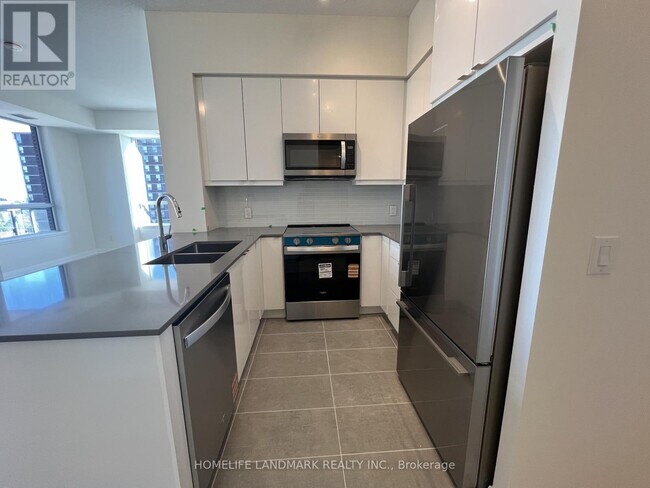 Photo du bâtiment - 3260 Sheppard Ave E