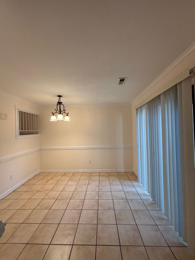 Building Photo - 4266 Lake Ridge Dr