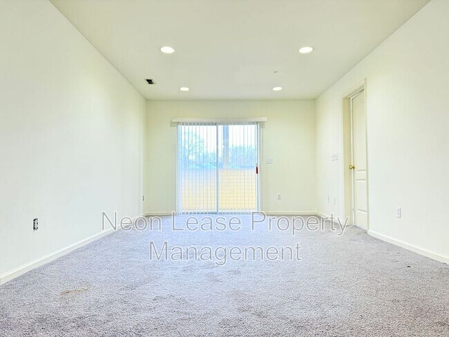 Foto del edificio - 17275 King Philip Way