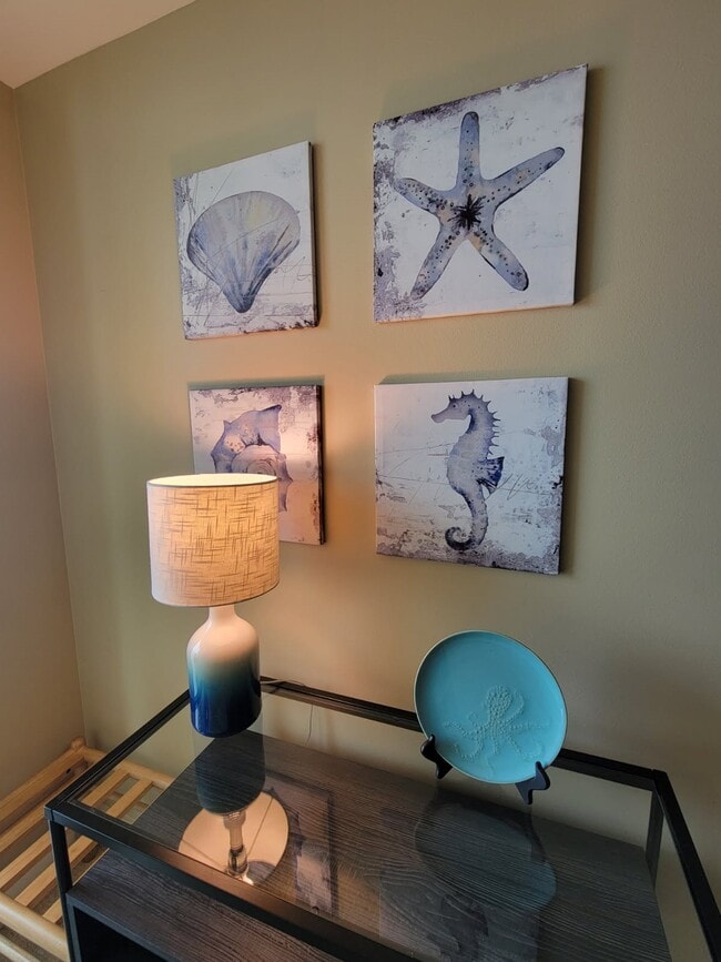 Building Photo - 801 E Beach Dr