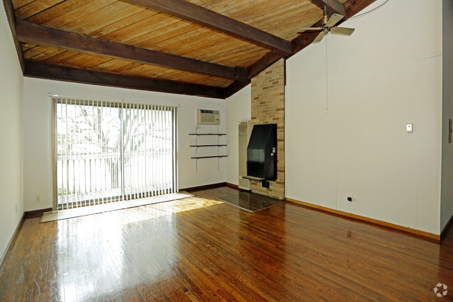 1BR + Loft, 1.3BA - 940SF - Amber's Timber Lodges