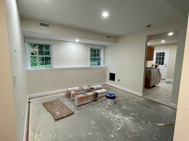 Building Photo - 15 Liberty Ln