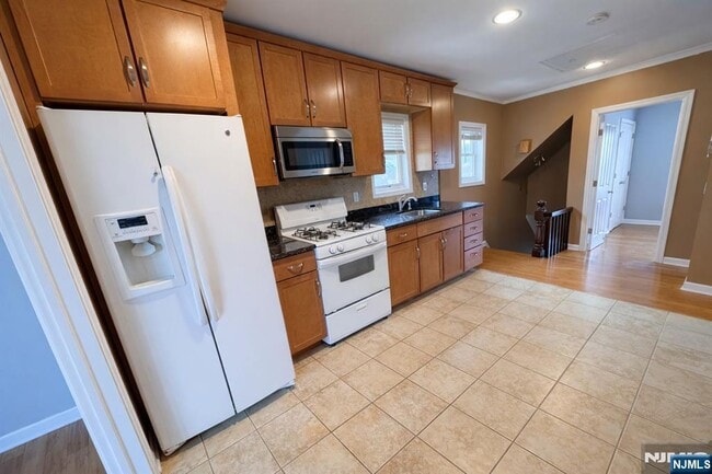 Building Photo - 205 Valley Brook Ave