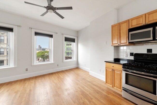 Building Photo - 104 Dorchester St