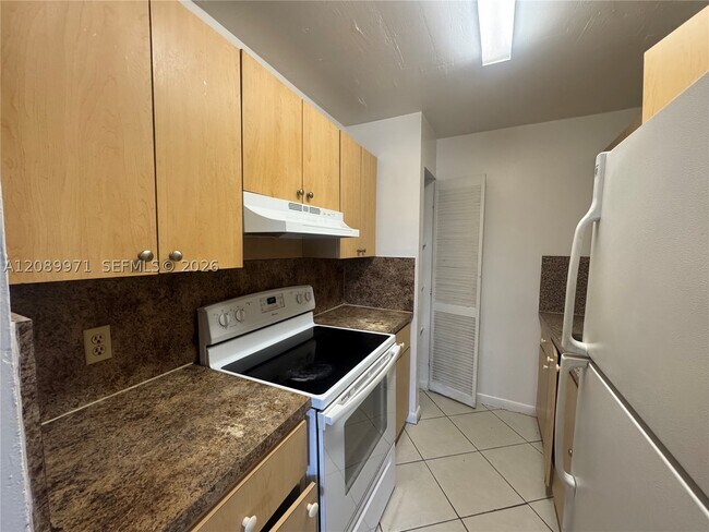 Foto del edificio - 888 NE 132nd St
