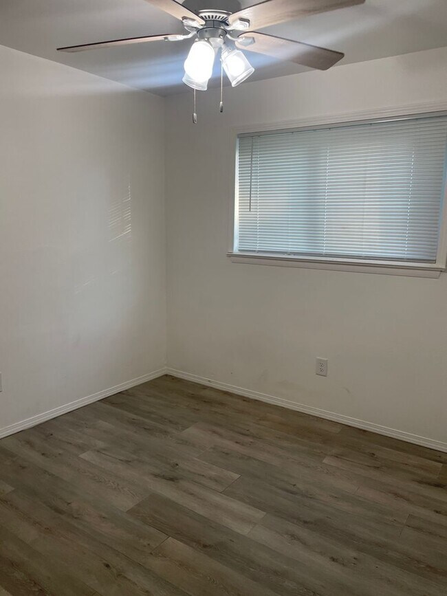 Building Photo - 3 BEDROOM RANCH UPDATED! NO BASEMENT MOVE ...