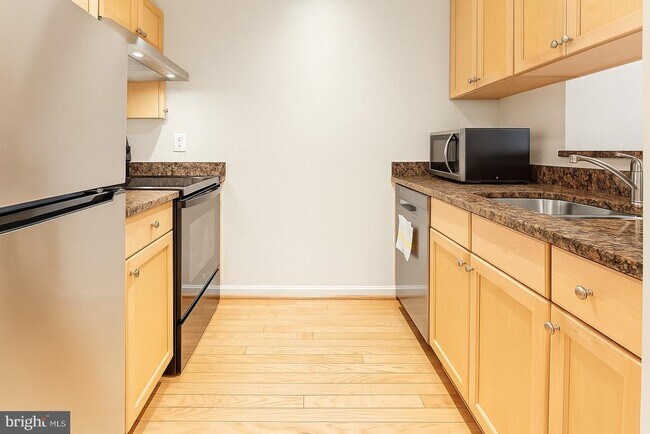 Foto del edificio - 3315 Wyndham Cir