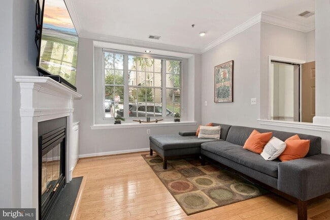Building Photo - 2414 19th St NW