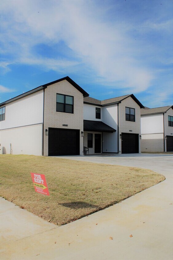 Primary Photo - COX-NORTHRIDGE DR-1