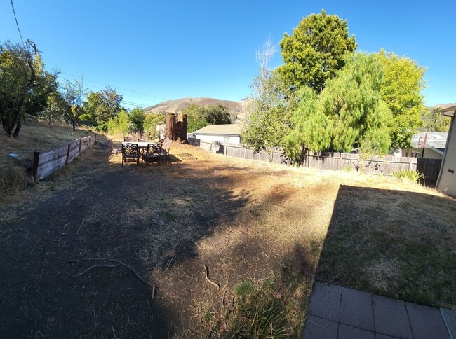 Foto del edificio - 5 Bedroom 3 bathroom in close proximity to POLY CAMPUS!