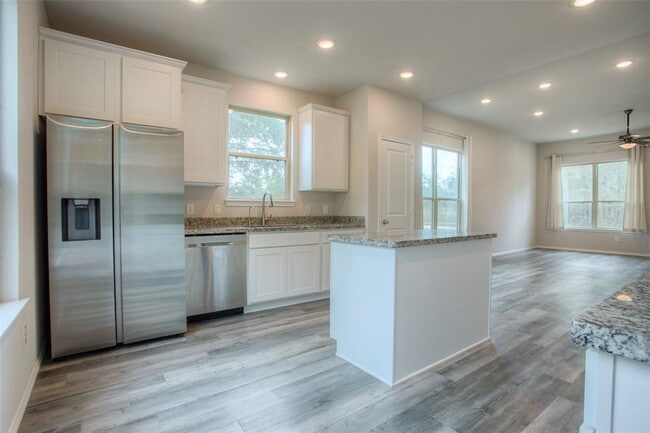 Building Photo - 4 Big Lake Cir