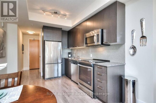 Building Photo - 155 St Leger St