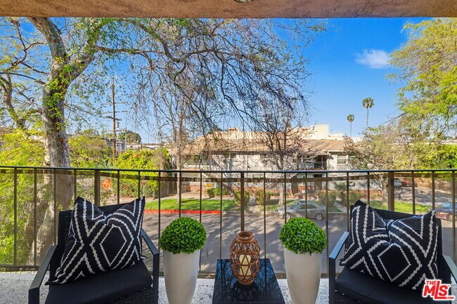 Foto del edificio - 14850 Hesby St