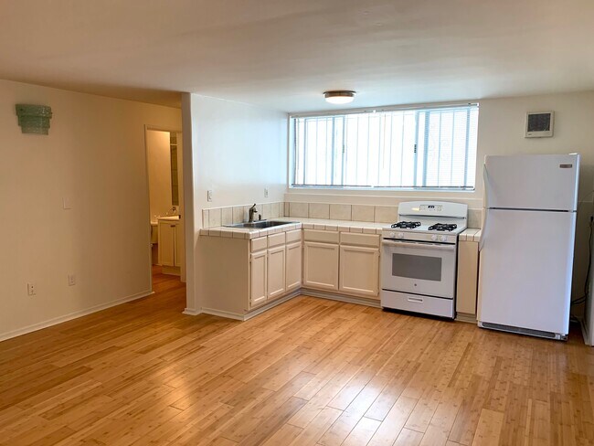 Kitchen - 20 Topsail St