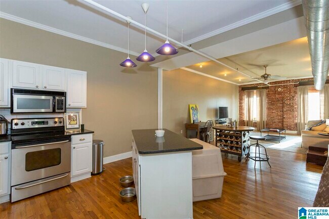 Foto del edificio - 2416 1st Ave S