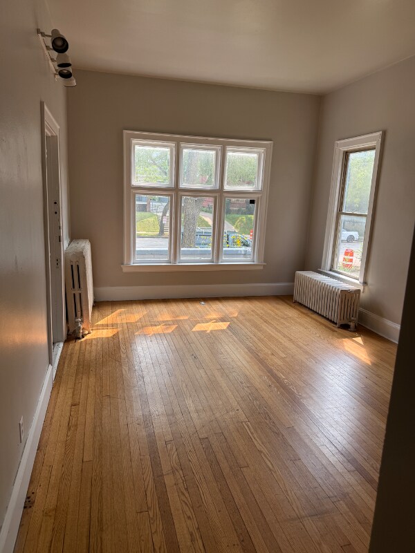 Foto del edificio - 2833 N Downer Ave