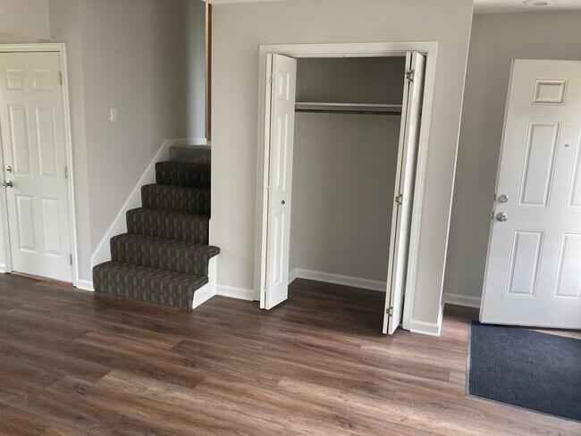 Foto del edificio - 1404 E Willow Dr