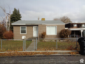 Building Photo - 861 E Springview Dr