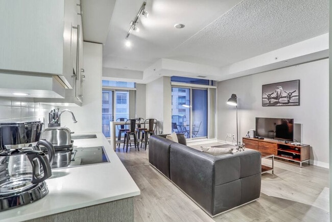 Building Photo - 255 Queen St W