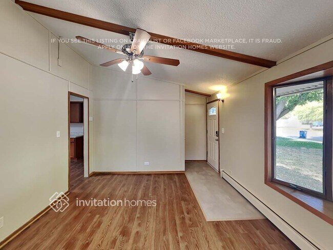 Building Photo - 1660 6th Ave W