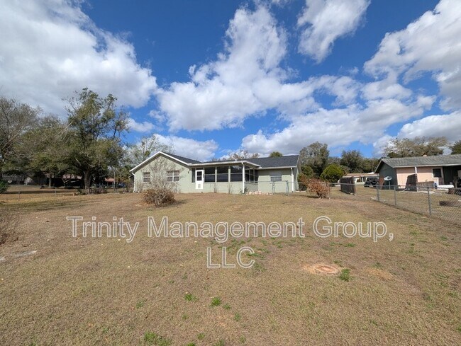 Foto del edificio - 40226 Trotter Ln