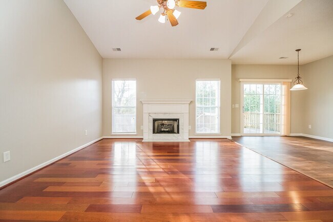 Building Photo - 1008 Solomon Ln