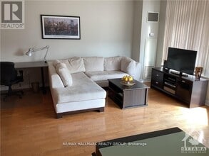 Building Photo - 570 Laurier Ave W
