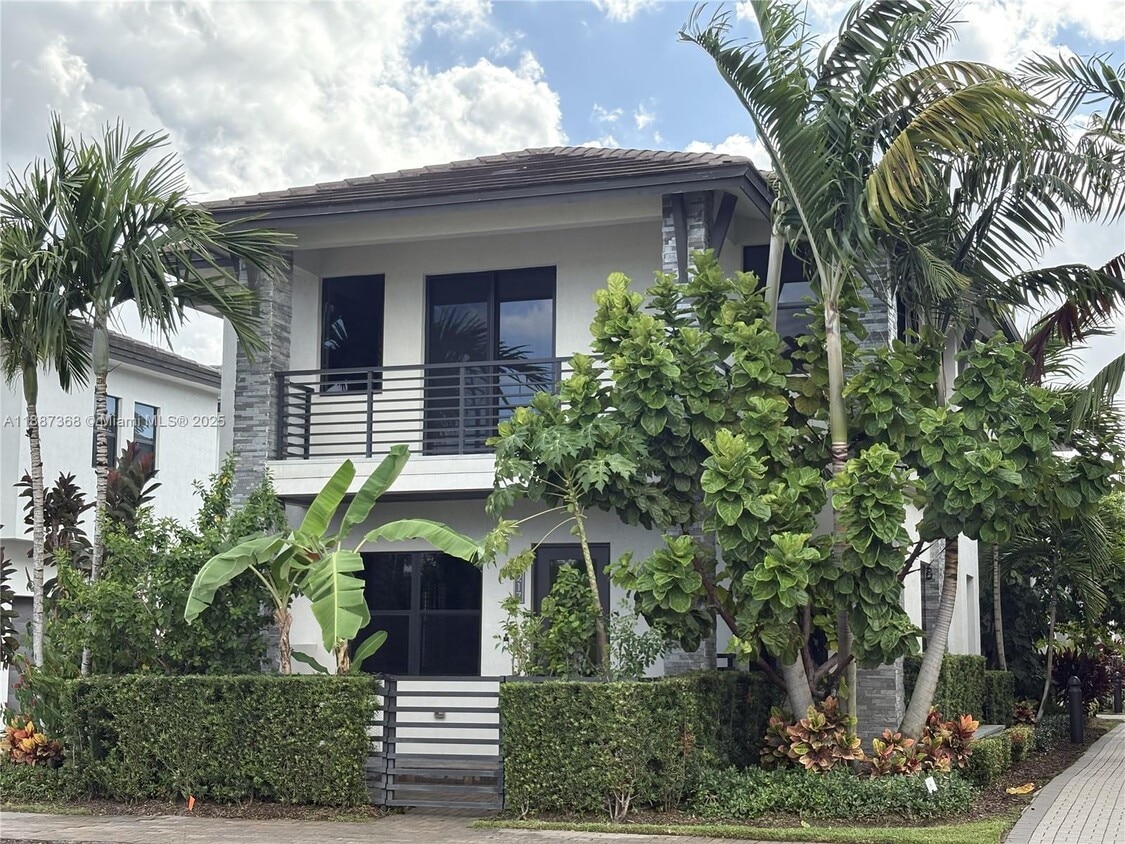 Foto principal - 8217 NW 46th St