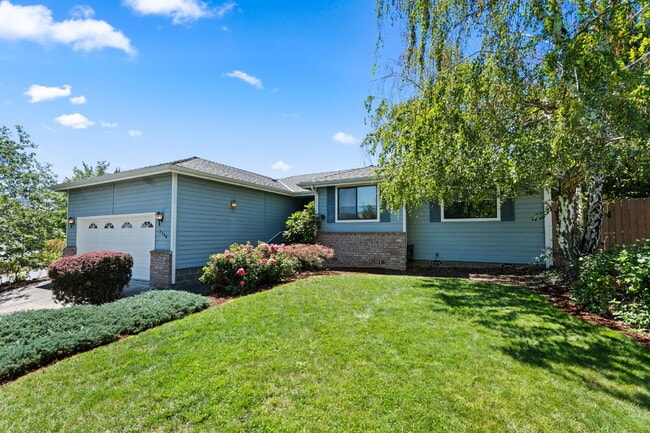 Building Photo - 2890 Wedgewood Ln