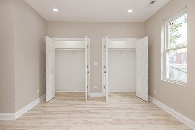 Building Photo - 2 bedroom in Chicago IL 60624