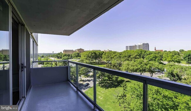 Foto del edificio - 2200 Benjamin Franklin Pkwy