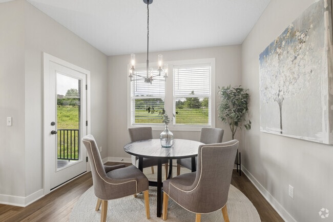 4 habitaciones, 3.5 baños - 2896 pies cuadrados - Comedor - The Crossing at Ritter Meadows