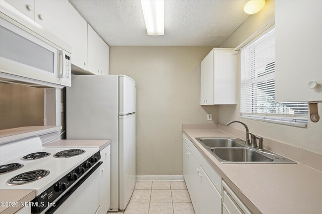 Foto del edificio - 4836 Atlantic Blvd