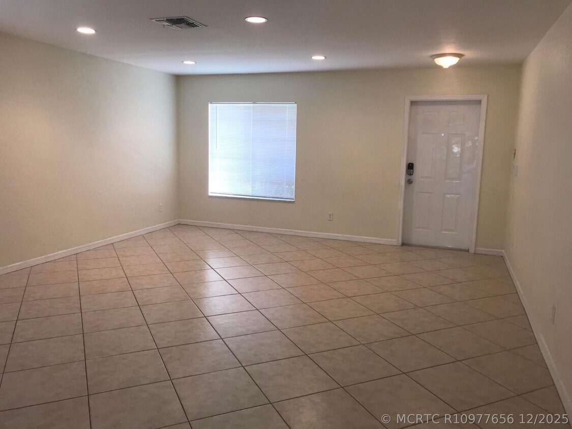 Building Photo - 2098 Newport Isles Blvd