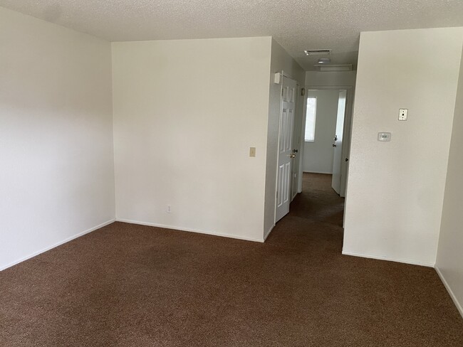 Building Photo - 309 N 1st St