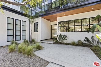 Building Photo - 1745 San Ysidro Dr